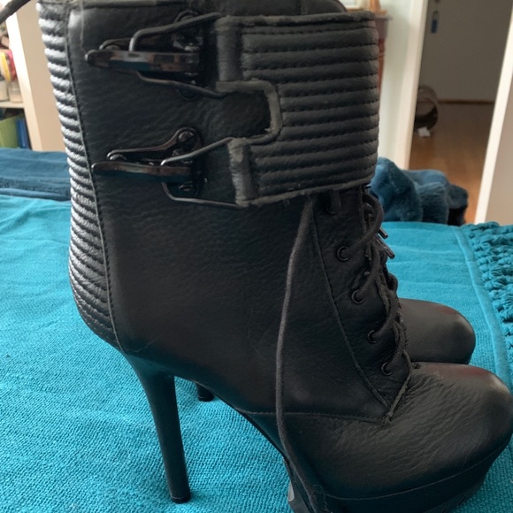 Sam Edelman black boot/heel. Size 7 - Picture 2 of 2